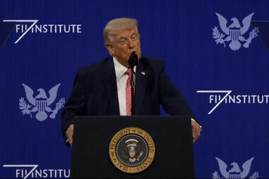 "Que erro terrível": Trump chama "Estreito de Trump" ao Estreito de Ormuz 