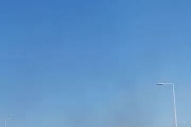 Viatura a arder na A4, na zona da Maia