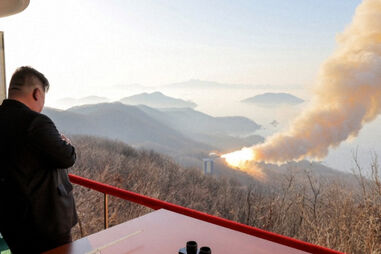 Imagens mostram teste de mísseis e tanques das forças especiais da Coreia do Norte