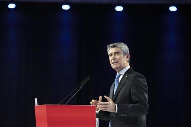 José Luís Carneiro durante o 25.º Congresso do PS, em Viseu