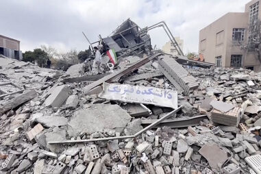 Vídeo mostra destruição após ataque aéreo israelita que atingiu campus da Universidade de Ciência e Tecnologia do Irão 