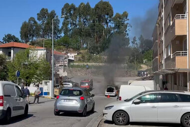Incêndio destrói carro em Gondomar