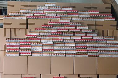 Ao todo, o homem transportava mais de 7500 volumes de tabaco no carro.