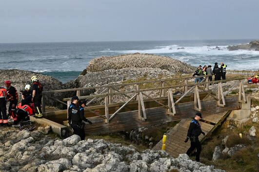 Cinco mortos após desabamento de passadiço na praia El Bocal em Santander