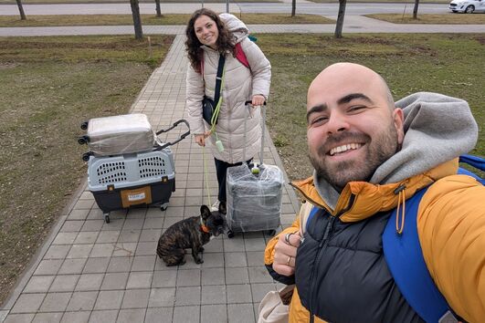 Vasco, a mulher e o cão no aeroporto 