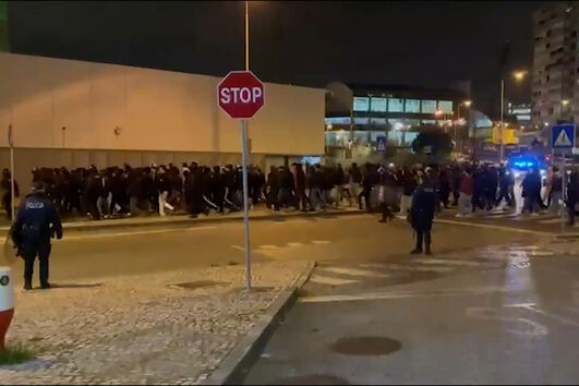 Troca de insultos marca chegada de adeptos do Benfica ao dérbi de futsal em Alvalade