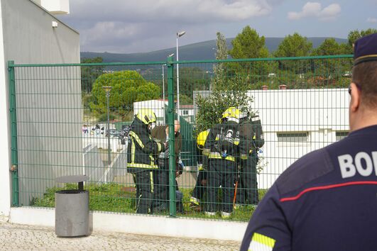 Repetem-se os falsos alarmes de fuga de gás na escola