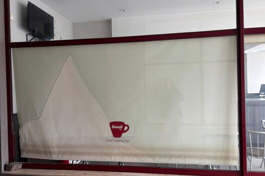 Café no Pinheiro Manso assaltado; ladrões partiram vidro e levaram dinheiro da caixa