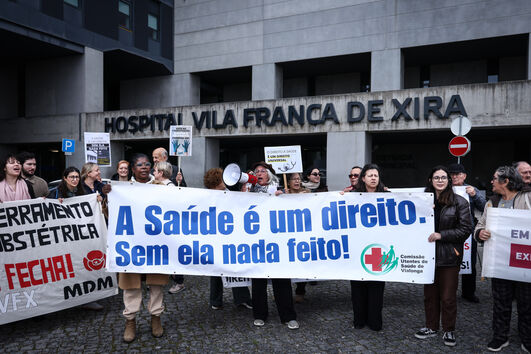 Protesto em Vila Franca de Xira defende o direito à saúde e critica o encerramento de serviços