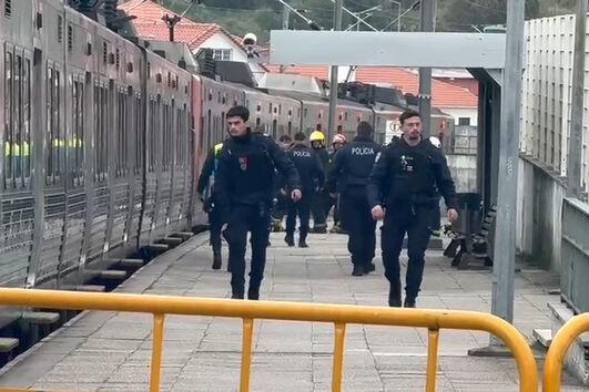 Jovem de 20 anos morre colhida por um comboio em Mem-Martins