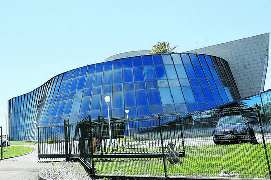 Casal Yael e Uri Poliavich comprou edifício em Ranholas (Sintra)