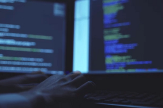 Burla com "família real espanhola" leva idoso a perder milhares de euros: filha avança para tribunal para o tentar proteger