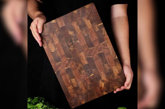 Tábua de corte dupla face em madeira de acácia