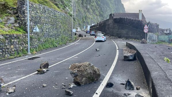 Derrocada condiciona trânsito no Seixal