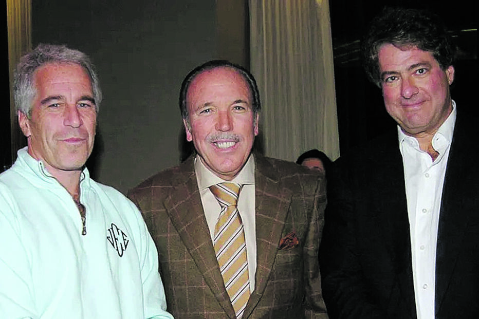 Jeffrey Epstein e Leon Black com o empresário Pepe Fanjul (ao centro) 