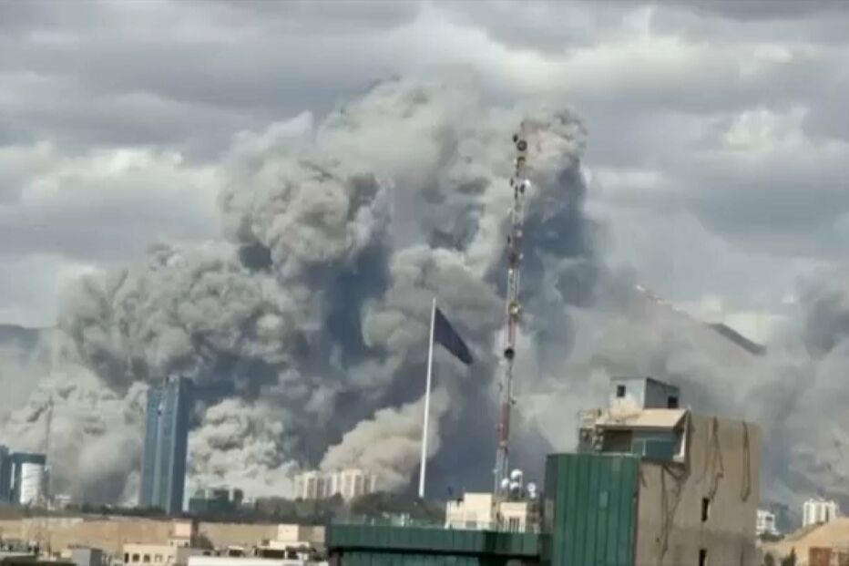 Novas explosões na capital do Irão após morte do líder supremo Ali Khamenei