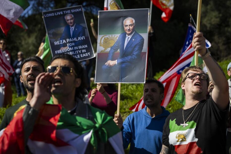 Iranianos celebram morte de 'ayatollah' junto a embaixada em Lisboa