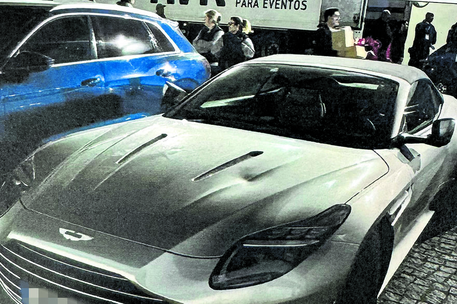 Condutor foi detido após incidente com Aston Martin de luxo