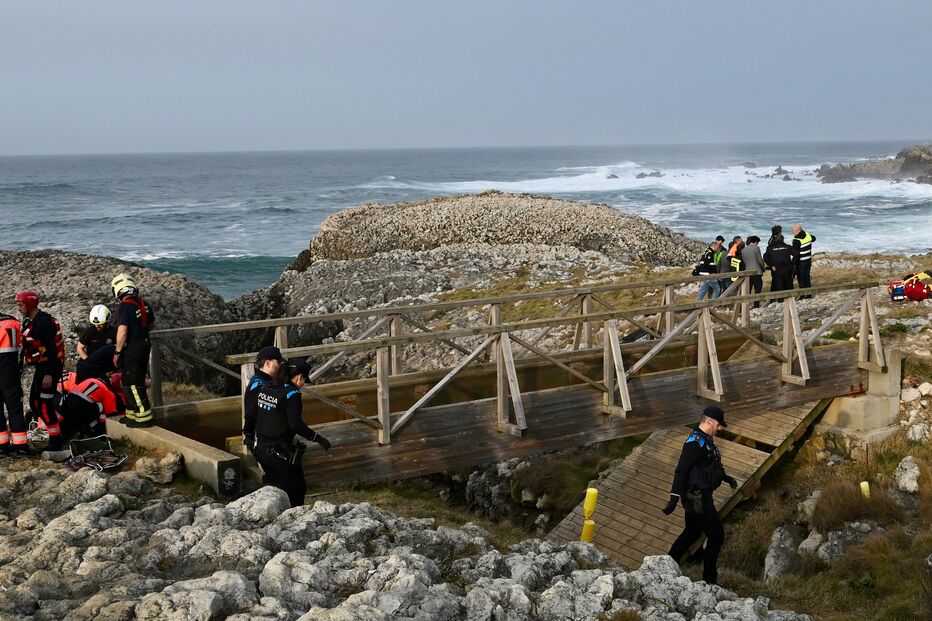 Cinco mortos após desabamento de passadiço na praia El Bocal em Santander