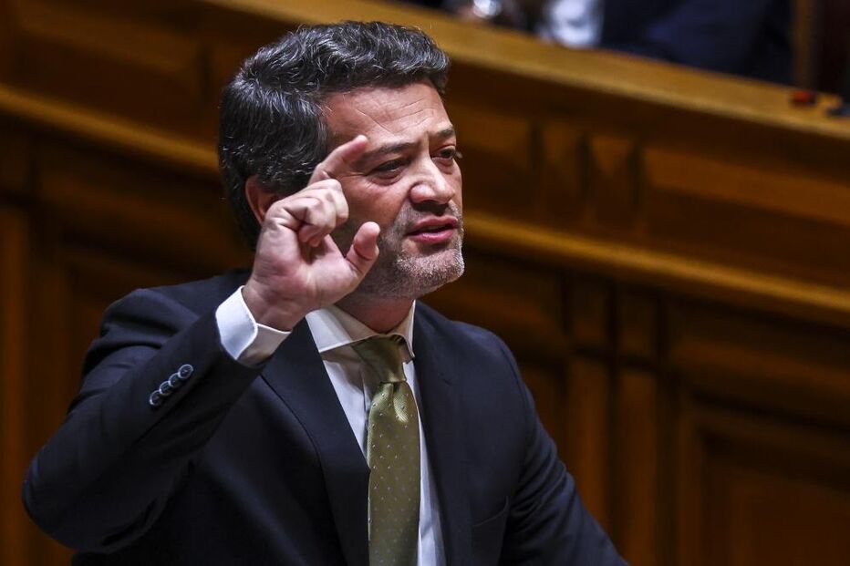 Montenegro defende justiça relativa no 'lay-off', após pedido do Chega ao Governo