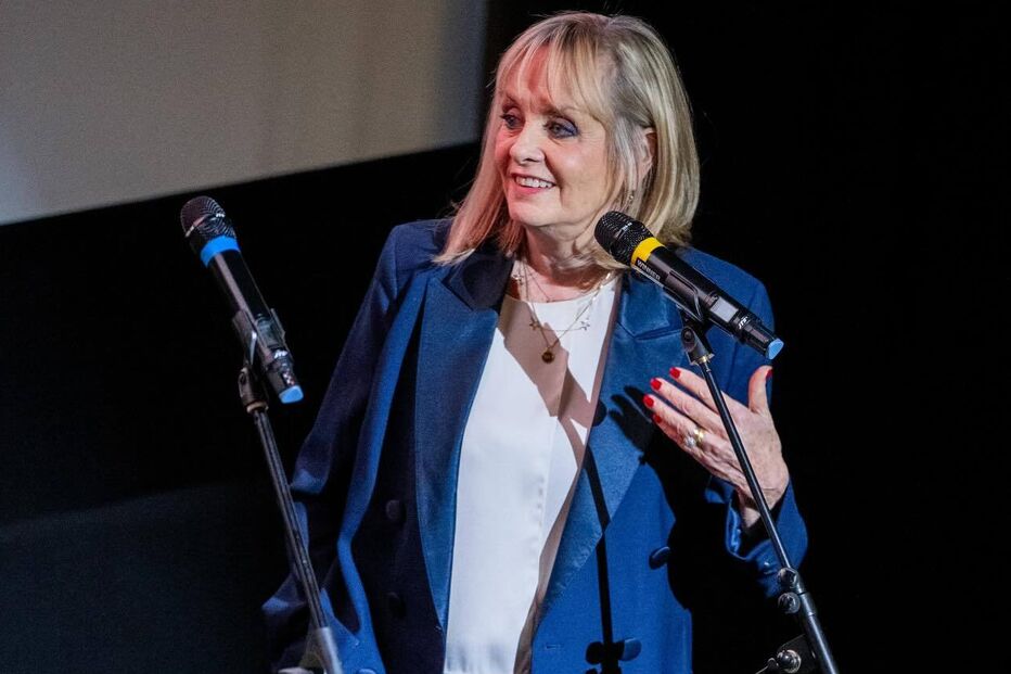 Twiggy, aos 76 anos, partilha segredos para se manter ativa e sem planos de reforma