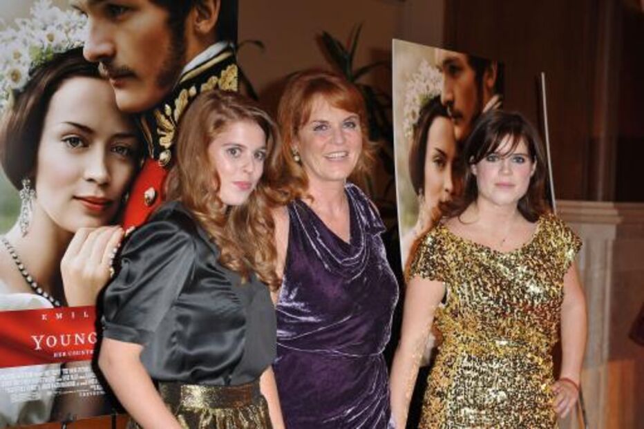 Princesas Beatrice e Eugenie afastadas de atividades da monarquia por William