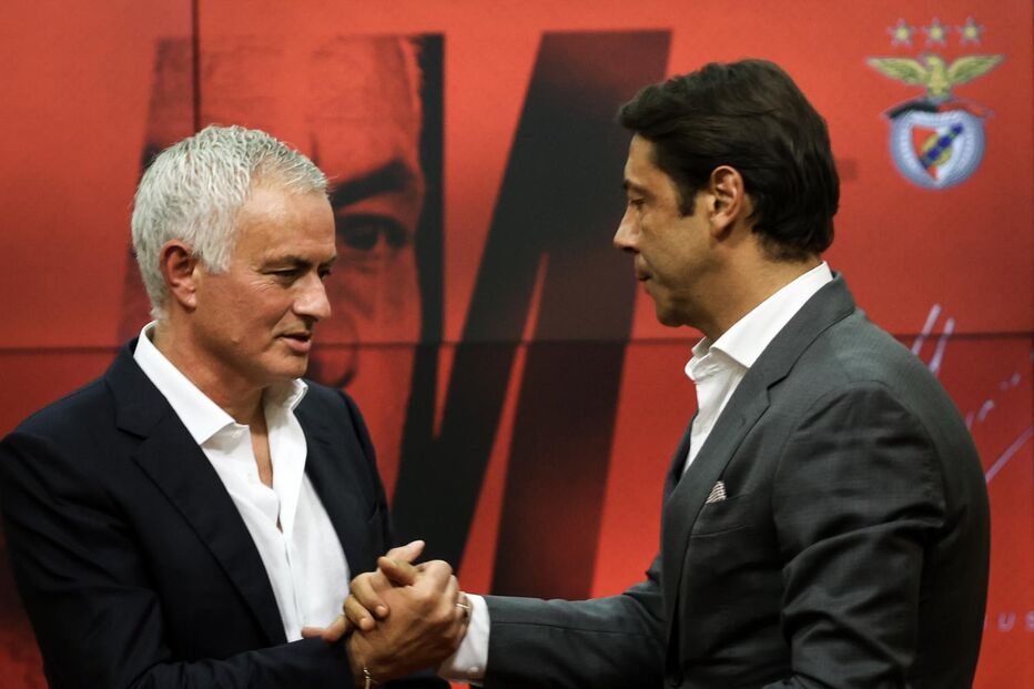 Mourinho e Rui Costa juntos num evento do Benfica