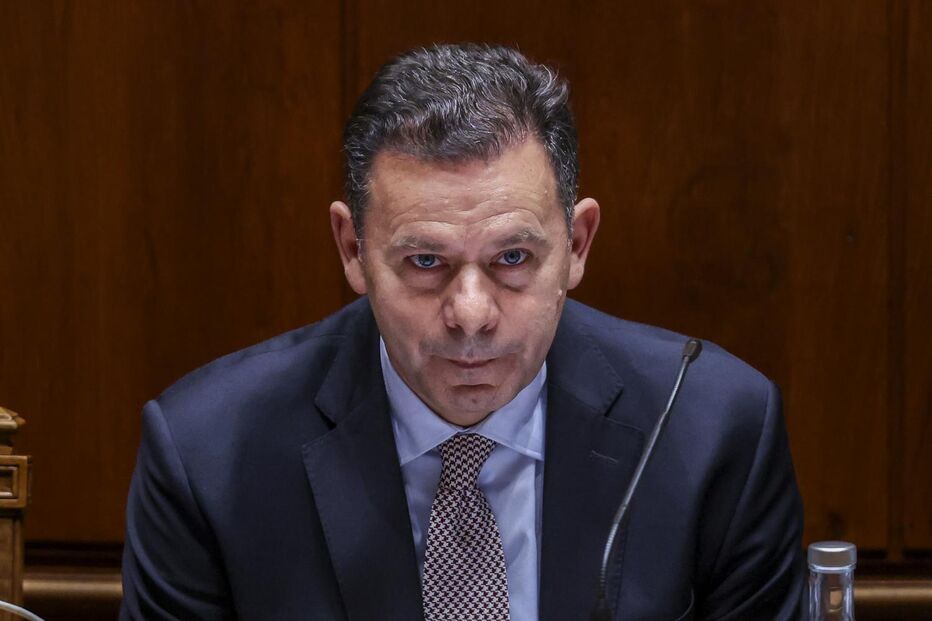 Luís Montenegro rejeita ideia de governabilidade só com maiorias absolutas