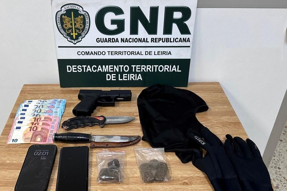 Duas pessoas detidas por posse de droga e armas proibidas após ameaça a cidadão em Leiria