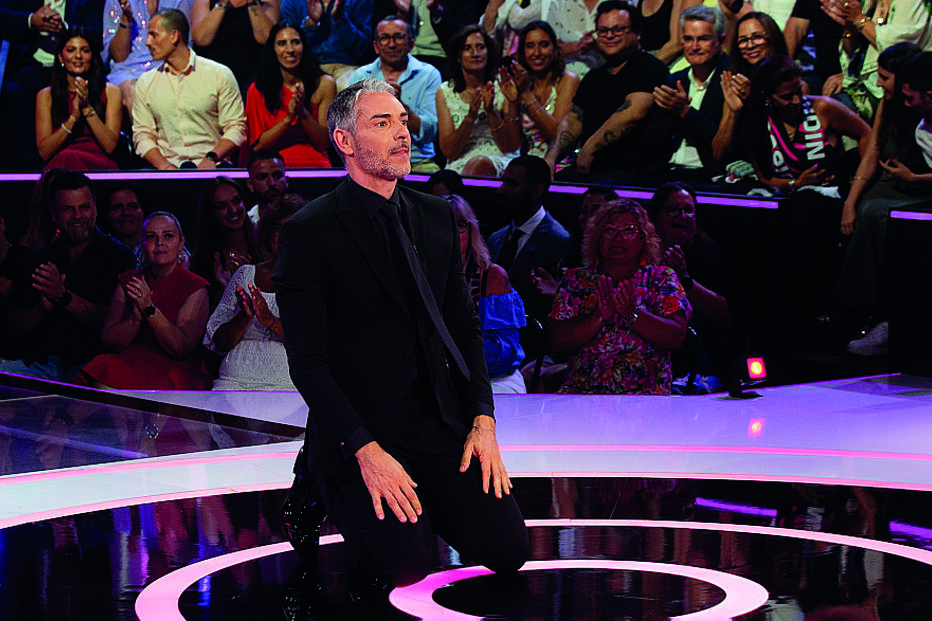 Cláudio Ramos na condução de um reality show