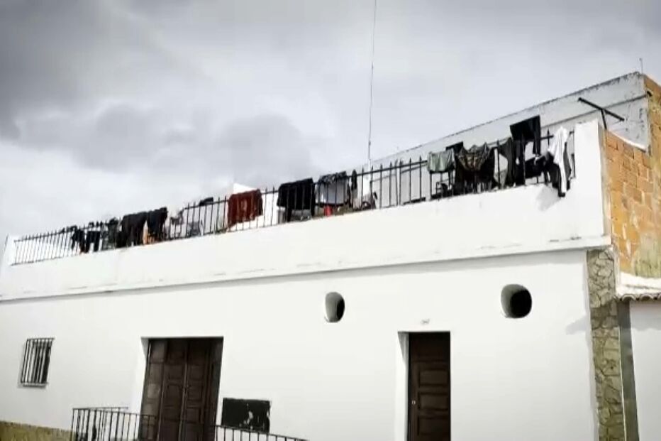 Casa onde vivem imigrantes explorados em Beja