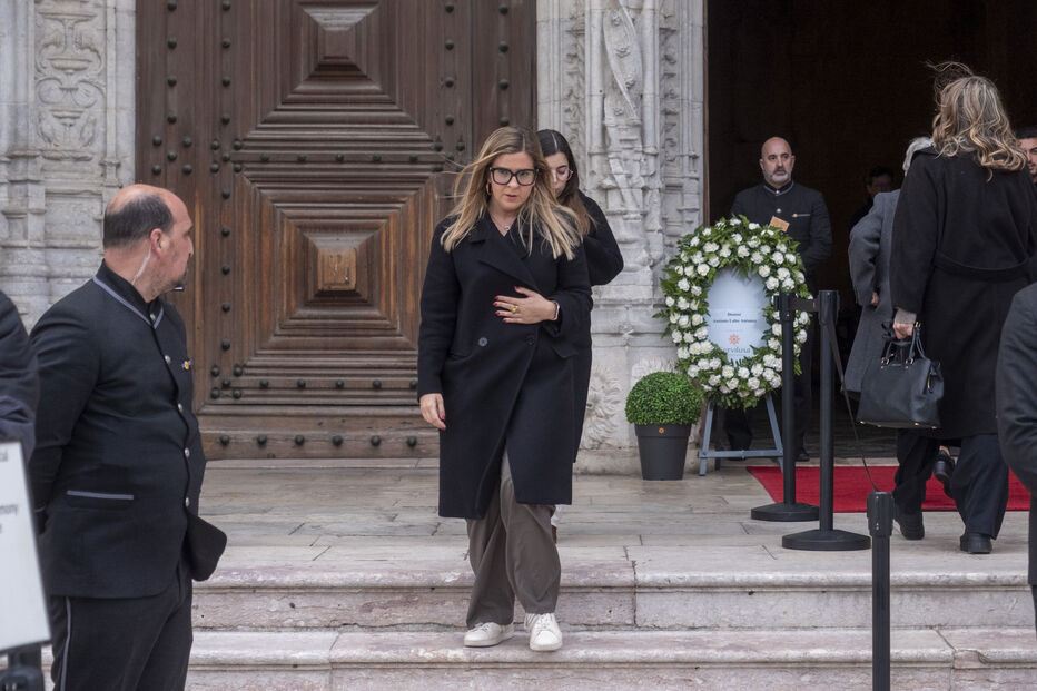 Cerimónias fúnebres de António Lobo Antunes com a presença de figuras como Marcelo Rebelo de Sousa