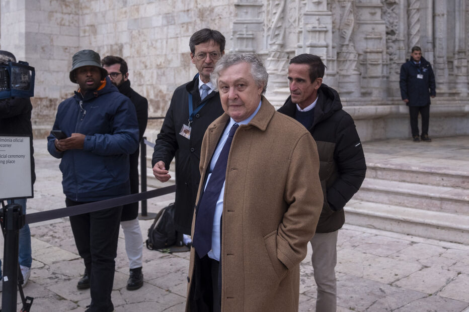 Cerimónia fúnebre de António Lobo Antunes contou com Marcelo Rebelo de Sousa e Luís Montenegro