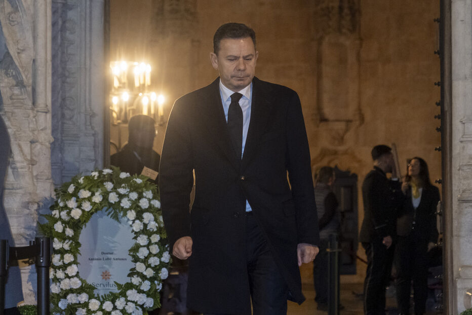 Figuras públicas prestam homenagem a António Lobo Antunes