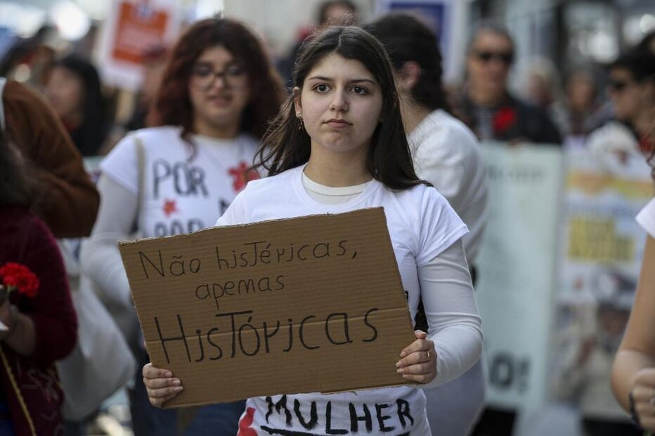 Millhares de pessoas descem baixa lisboeta no Dia Internacional da Mulher 
