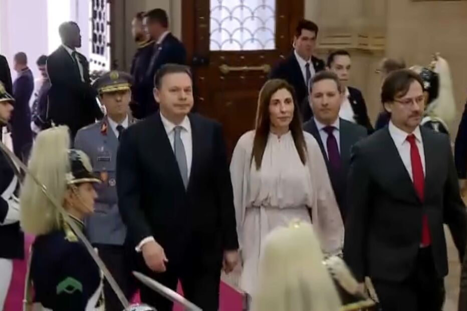 Luís Montenegro chega à Assembleia da República