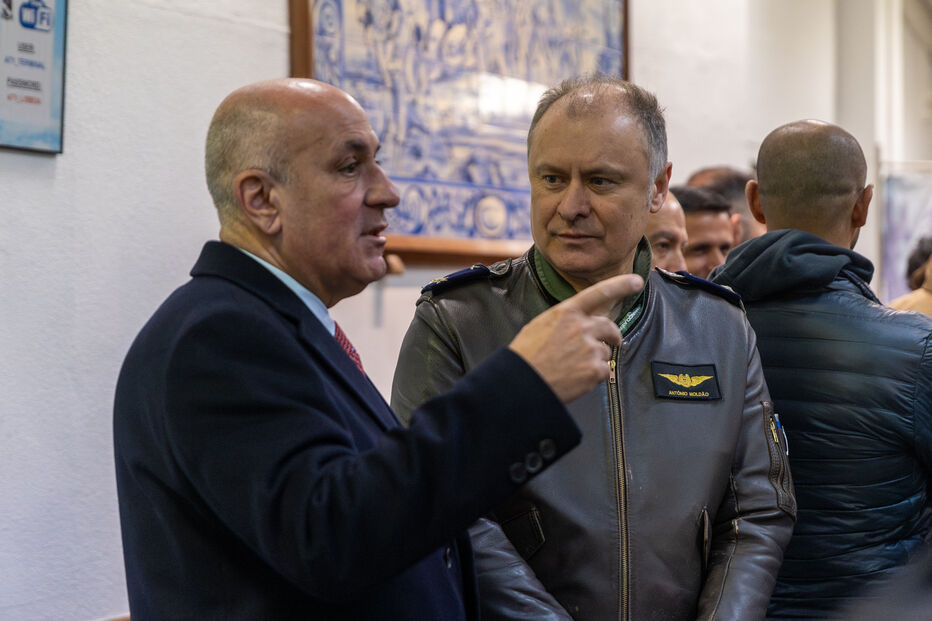 Voo militar de repatriamento com 61 passageiros, incluindo 54 portugueses, já chegou a Lisboa