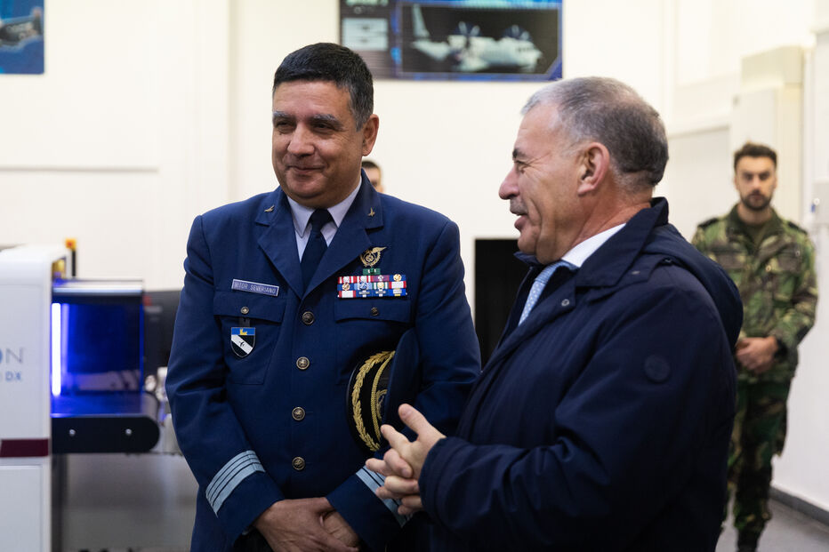 Voo militar de repatriamento com 61 passageiros, incluindo 54 portugueses, já chegou a Lisboa