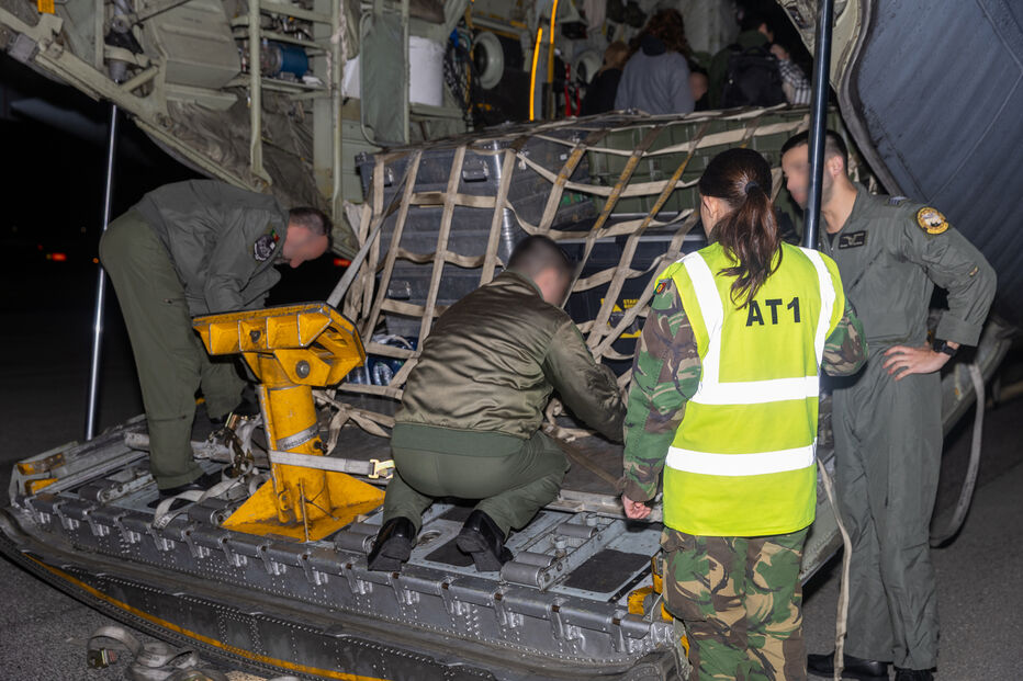 Voo militar de repatriamento com 61 passageiros, incluindo 54 portugueses, já chegou a Lisboa