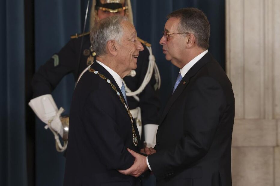 O novo Presidente da República, António José Seguro, condecora Marcelo Rebelo de Sousa
