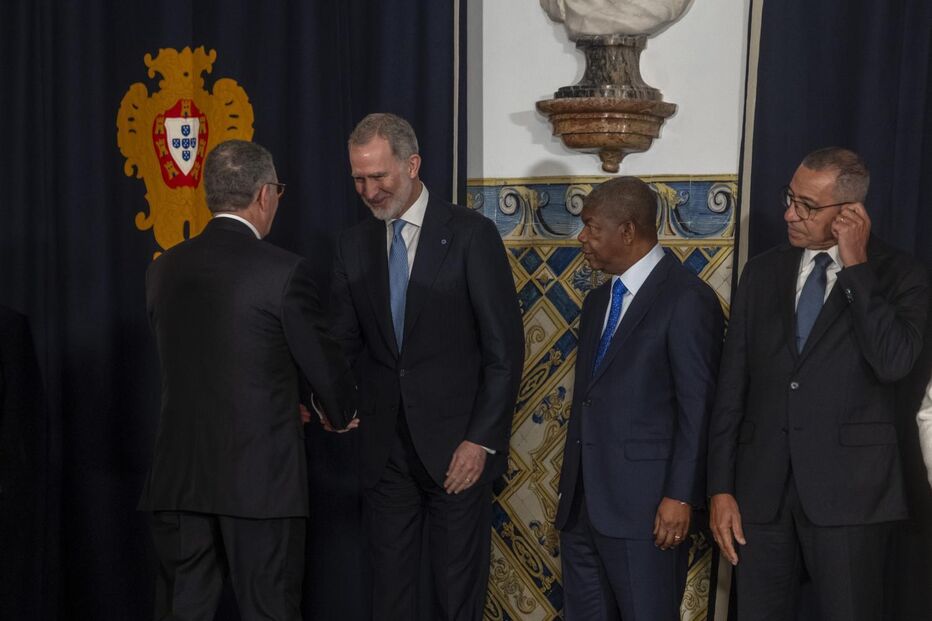 O Presidente da República, António José Seguro, cumprimenta os altos dignatários no Palácio de Belém