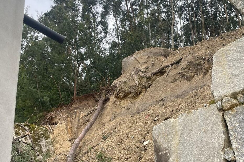 Outro penedo em risco iminente de queda