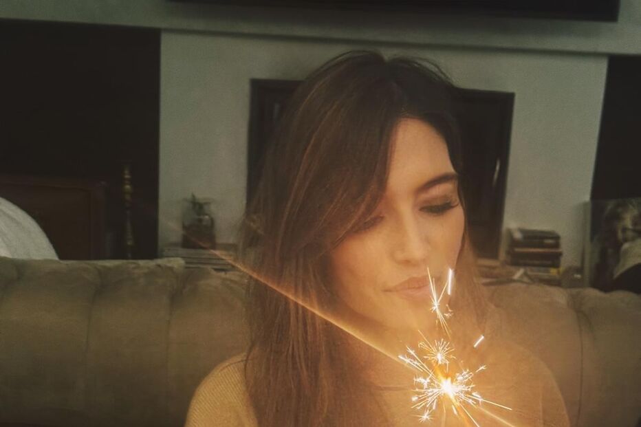 Sara Carbonero preocupa fãs após foto com pulseira hospitalar