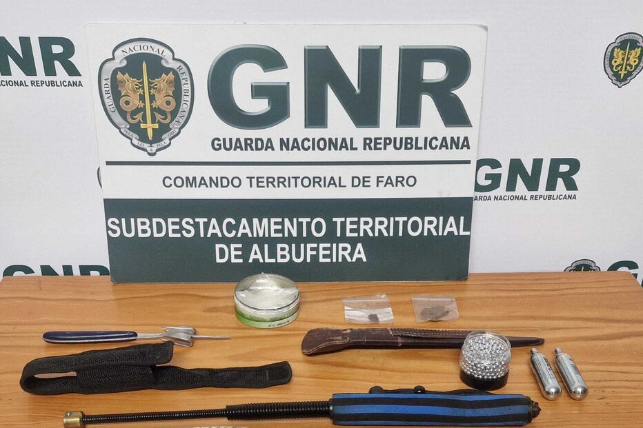 GNR apreende armas e droga em Albufeira