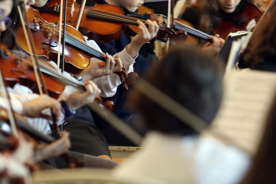 Professores de escolas de arte manifestam-se por financiamento em Lisboa.
