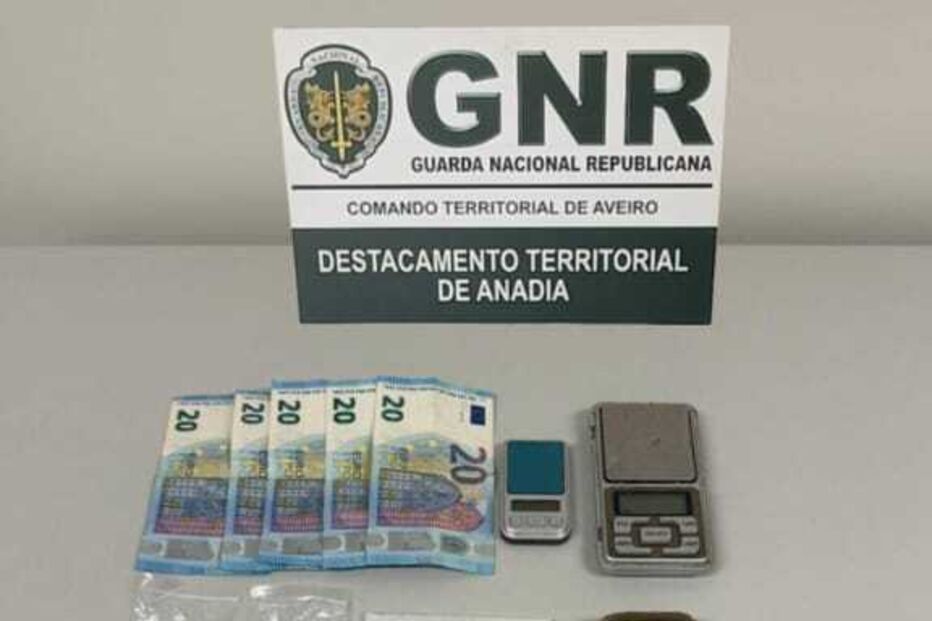 GNR apreende centenas de doses de droga e detém suspeito em Oliveira do Bairro