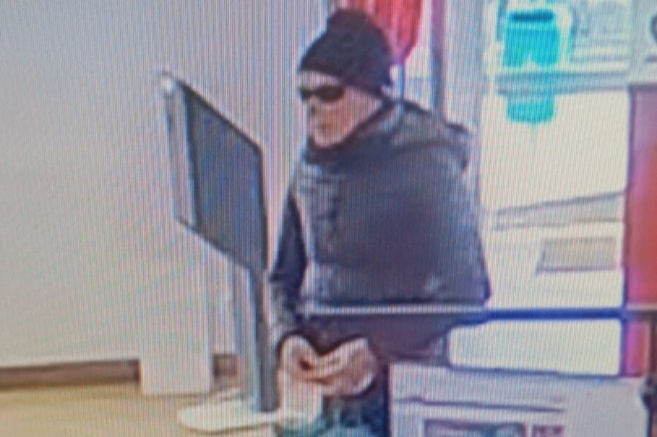 Suspeito deixou no banco uma mochila com um explosivo