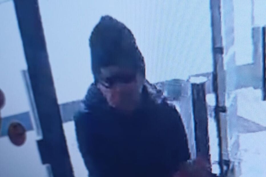 Suspeito deixou no banco uma mochila com um explosivo