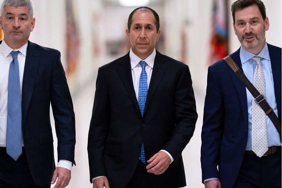 Bannon e Epstein tentaram derrubar o Papa, além de dinheiro e poder