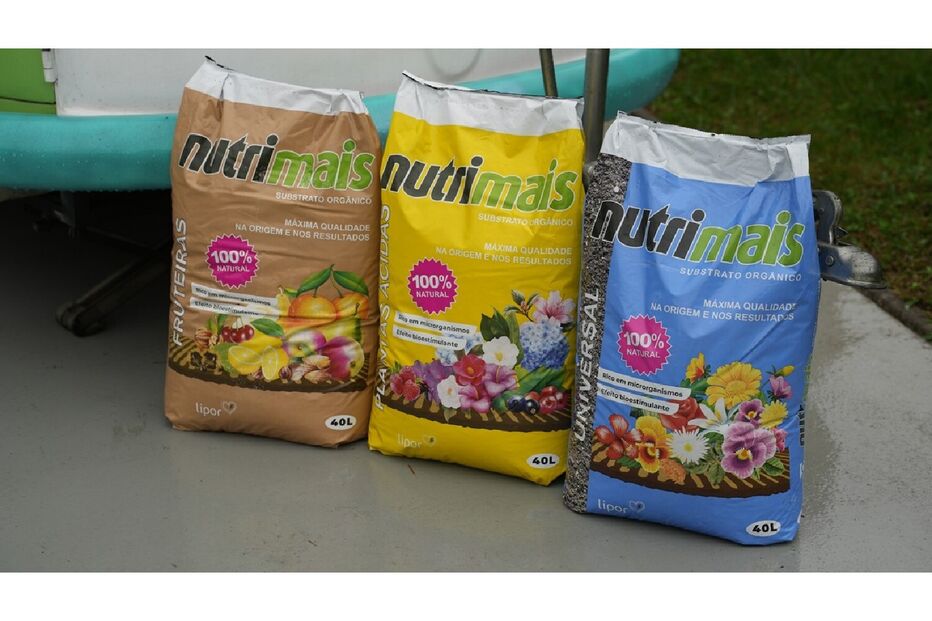Sacos de substrato orgânico Nutrimais para diferentes tipos de plantas